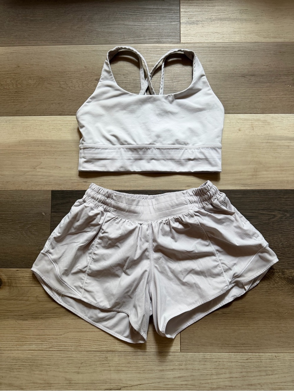 Lululemon Cross back Sports Bra & Shorts w/ Pocket Off White Set Size Medium 8